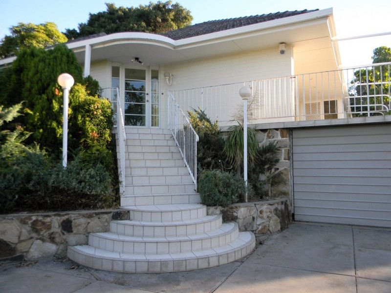 32 Ridgehaven Drive, Bellevue Heights SA 5050