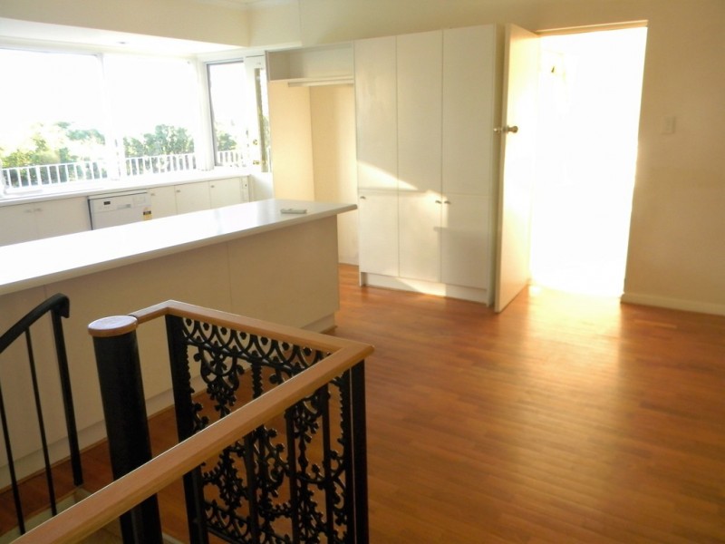 32 Ridgehaven Drive, Bellevue Heights SA 5050