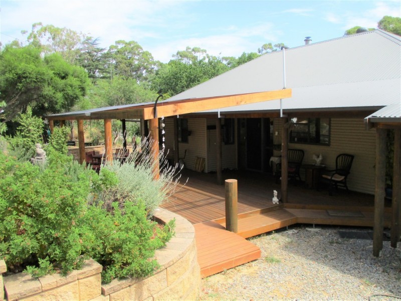 7 Mountain Road, Eden Hills SA 5050