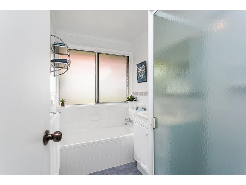 4 Woodhall Drive, Happy Valley SA 5159