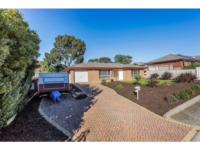 7 Farnham Crescent, Woodcroft SA 5162