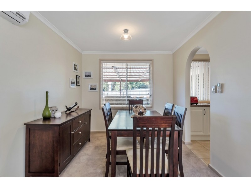 7 Farnham Crescent, Woodcroft SA 5162