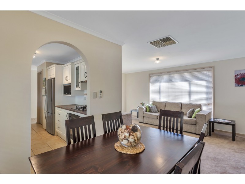 7 Farnham Crescent, Woodcroft SA 5162