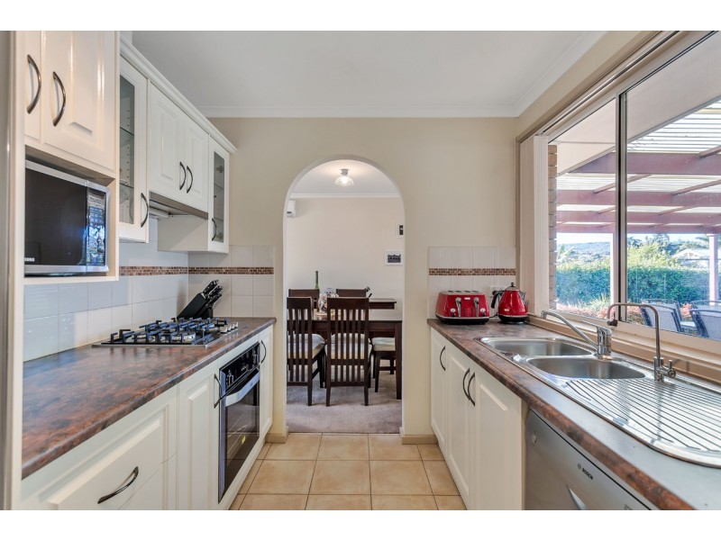 7 Farnham Crescent, Woodcroft SA 5162