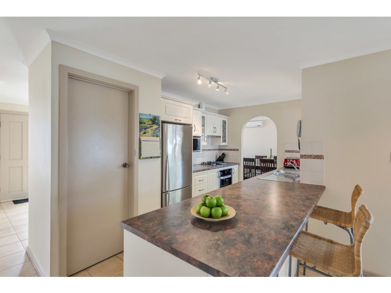 7 Farnham Crescent, Woodcroft SA 5162