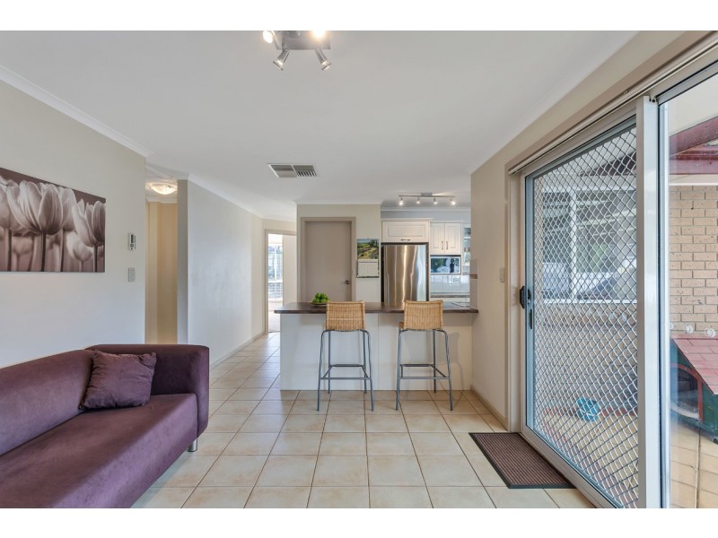 7 Farnham Crescent, Woodcroft SA 5162