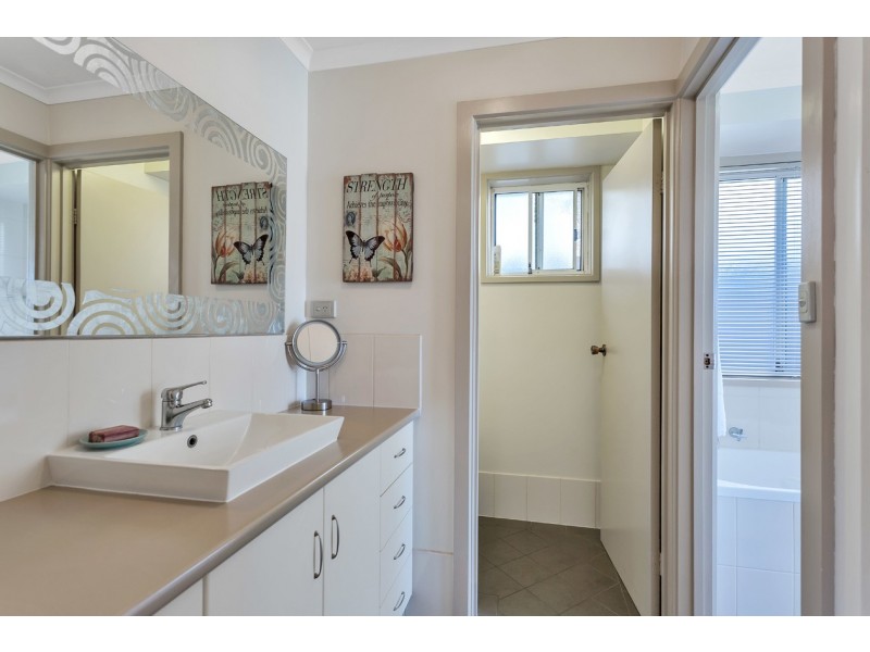 7 Farnham Crescent, Woodcroft SA 5162