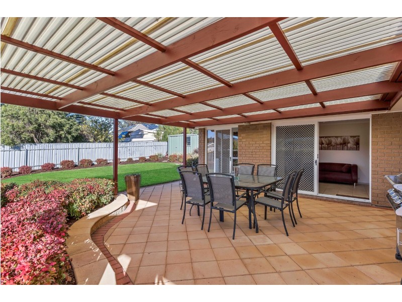 7 Farnham Crescent, Woodcroft SA 5162