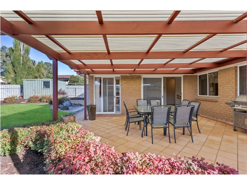 7 Farnham Crescent, Woodcroft SA 5162