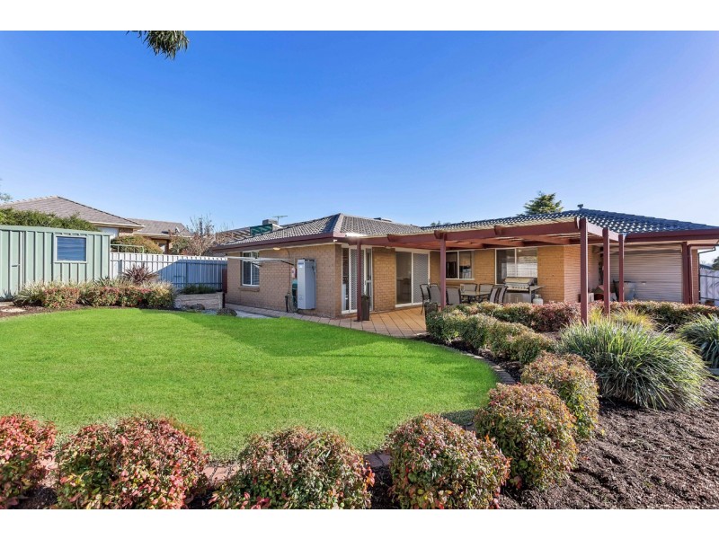 7 Farnham Crescent, Woodcroft SA 5162