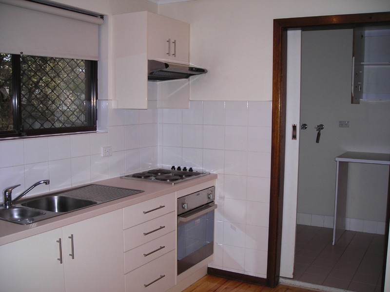 18 Elmgrove St, Aberfoyle Park SA 5159