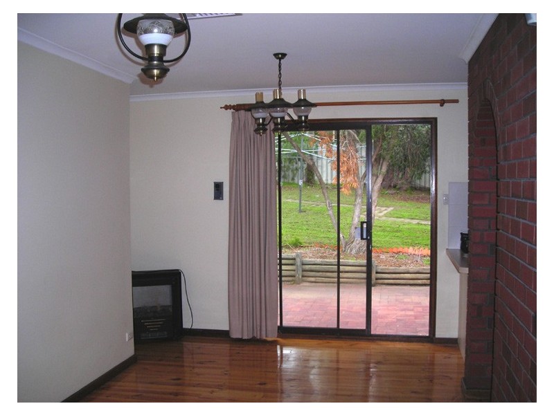 18 Elmgrove St, Aberfoyle Park SA 5159