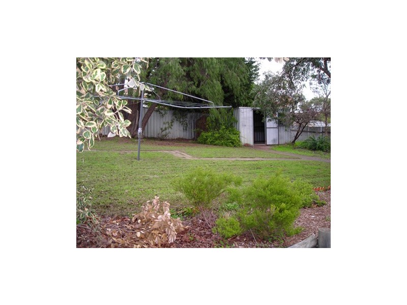 18 Elmgrove St, Aberfoyle Park SA 5159