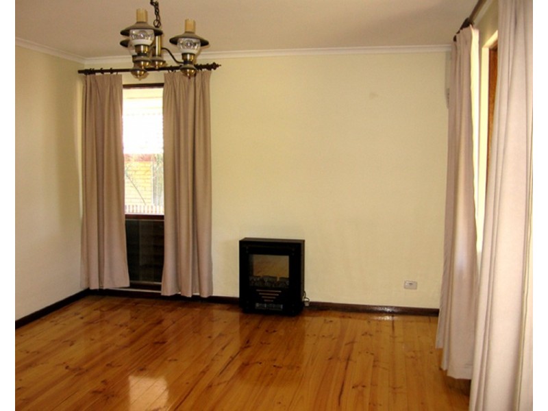 18 Elmgrove St, Aberfoyle Park SA 5159