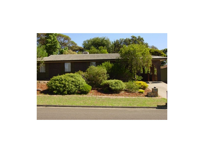 18 Elmgrove St, Aberfoyle Park SA 5159
