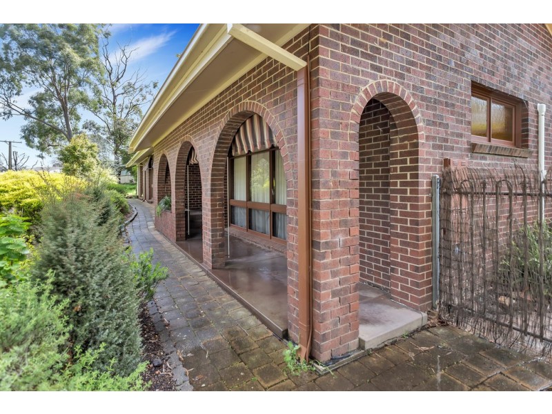 2 Hamilton Crescent, Aberfoyle Park SA 5159