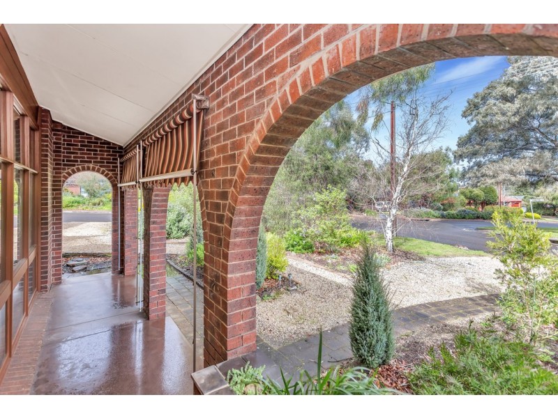 2 Hamilton Crescent, Aberfoyle Park SA 5159