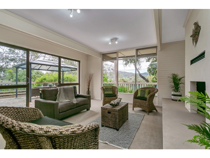 10 Boronia Avenue, Coromandel Valley SA 5051