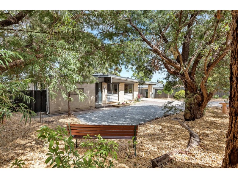 34 Oakridge Road, Aberfoyle Park SA 5159