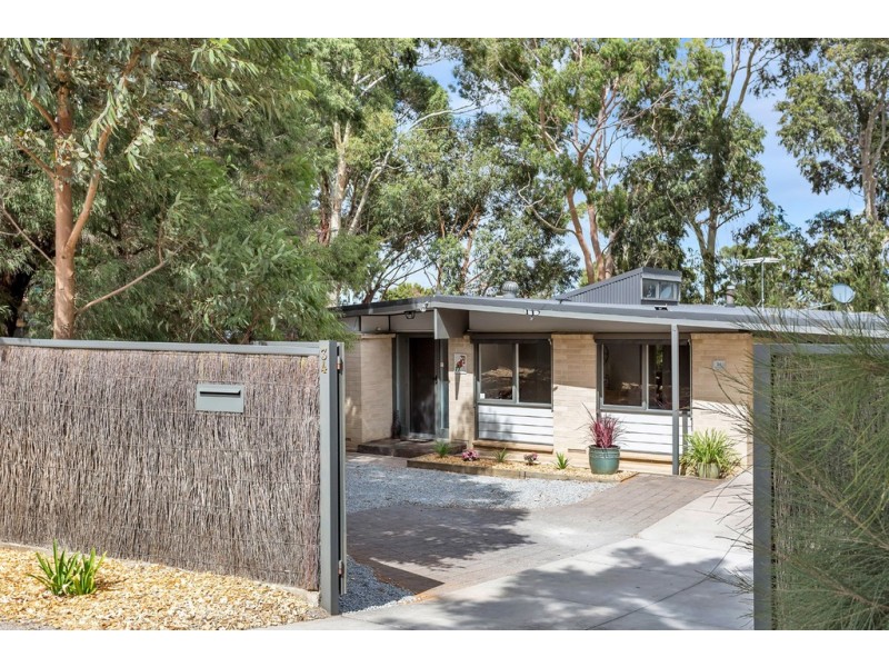 34 Oakridge Road, Aberfoyle Park SA 5159