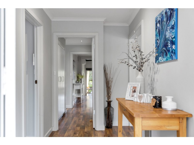 34 Oakridge Road, Aberfoyle Park SA 5159