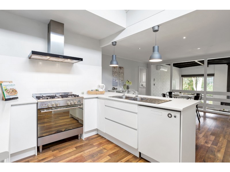 34 Oakridge Road, Aberfoyle Park SA 5159