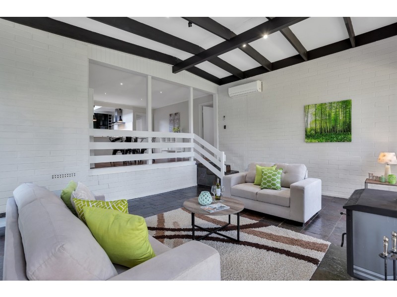 34 Oakridge Road, Aberfoyle Park SA 5159