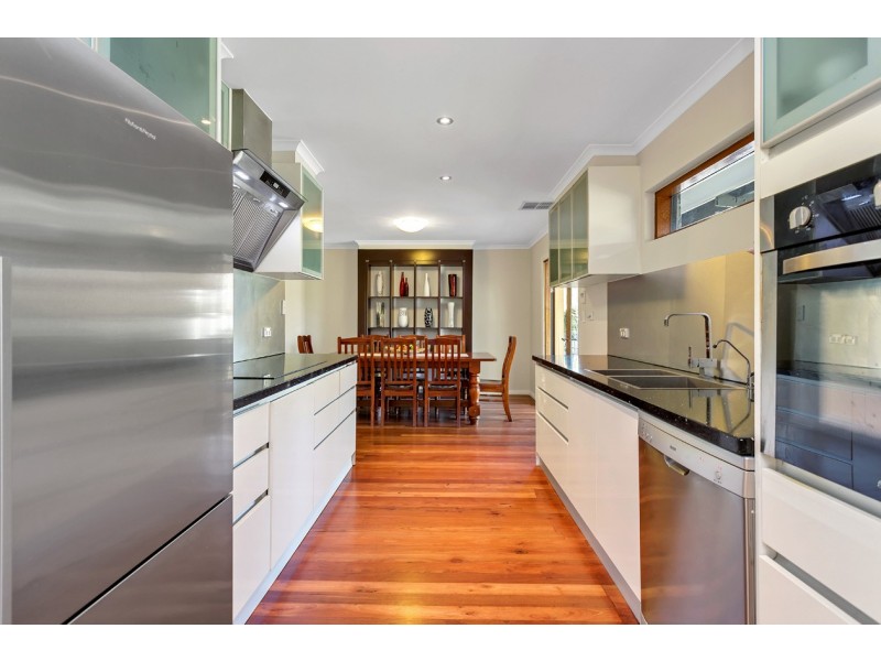 19 Oakdene Crescent, Coromandel Valley SA 5051