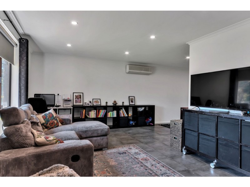 15 Deborah Road, Aberfoyle Park SA 5159