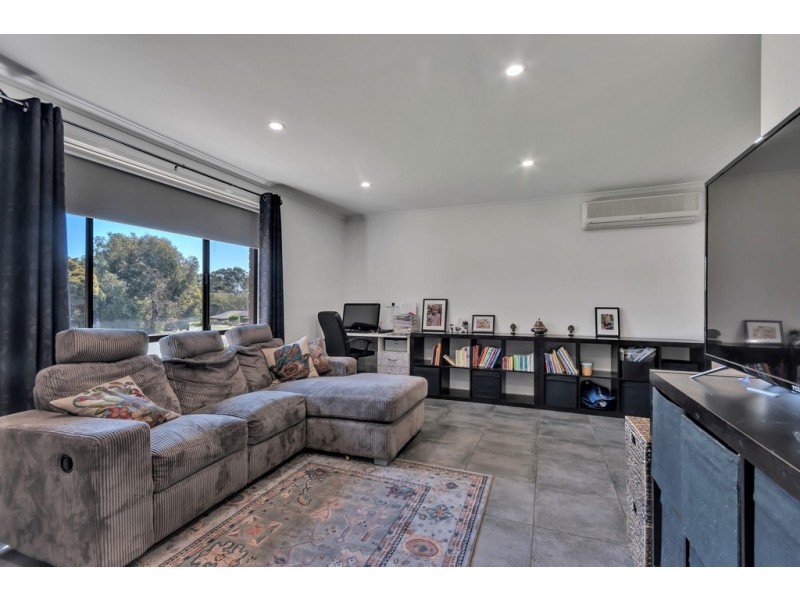 15 Deborah Road, Aberfoyle Park SA 5159