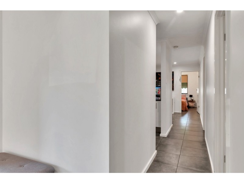 15 Deborah Road, Aberfoyle Park SA 5159