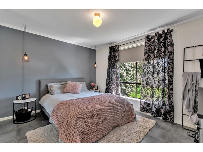 15 Deborah Road, Aberfoyle Park SA 5159