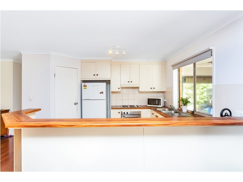 8 The Oaks Parade, Aberfoyle Park SA 5159