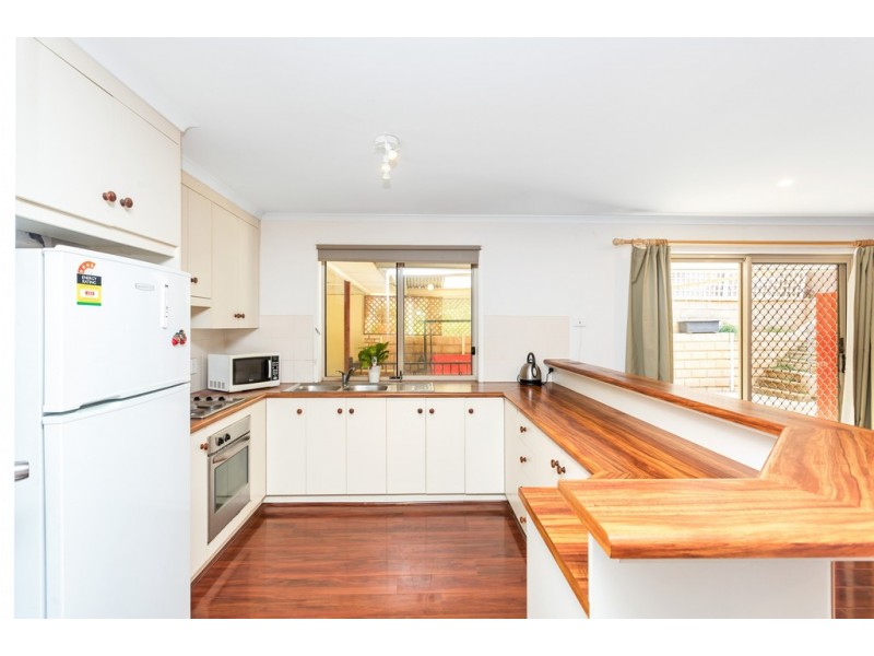 8 The Oaks Parade, Aberfoyle Park SA 5159