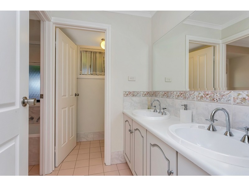 1 Talladira Way, Woodcroft SA 5162