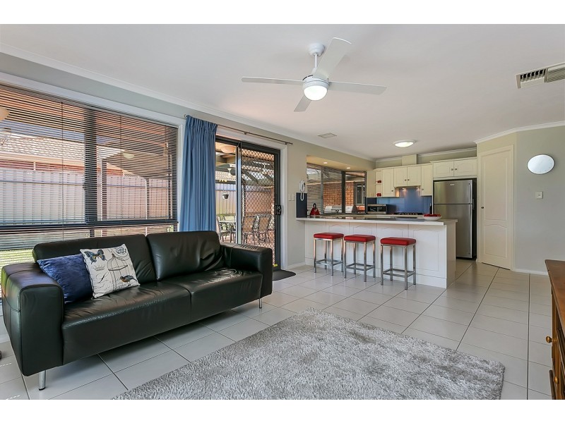 1 Talladira Way, Woodcroft SA 5162