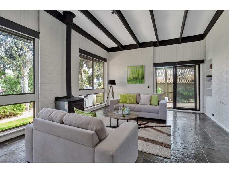 34 Oakridge Road, Aberfoyle Park SA 5159