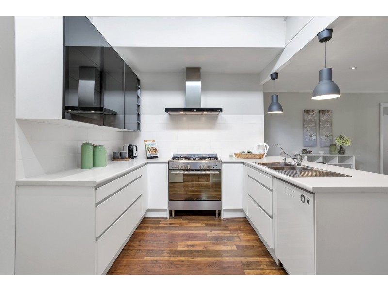 34 Oakridge Road, Aberfoyle Park SA 5159