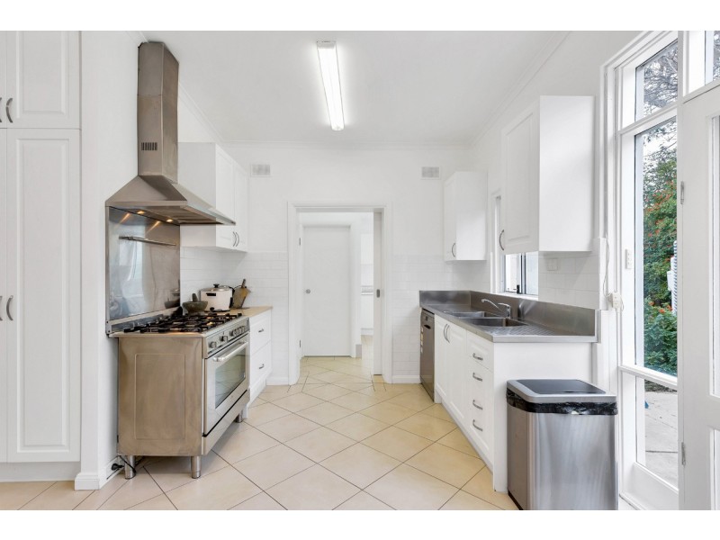 18-20 Yalanda St, Eden Hills SA 5050