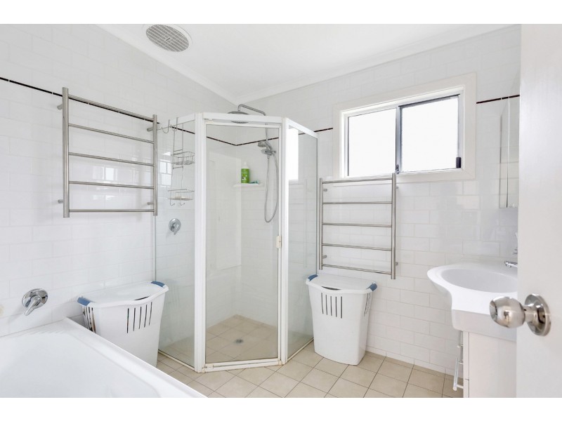 18-20 Yalanda St, Eden Hills SA 5050
