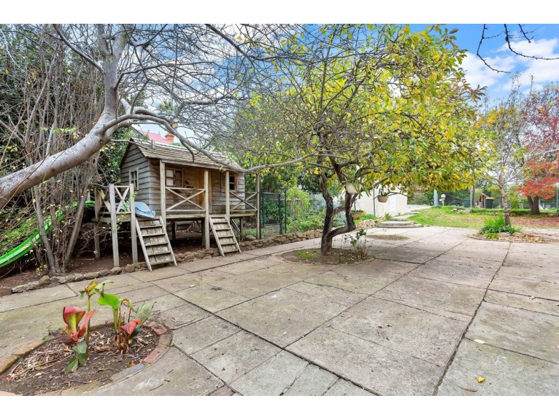 18-20 Yalanda St, Eden Hills SA 5050