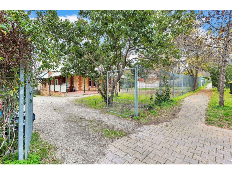 18-20 Yalanda St, Eden Hills SA 5050