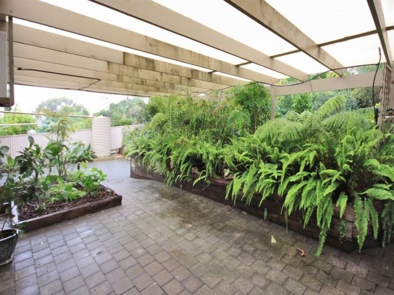 25 Pine Drive, Aberfoyle Park SA 5159