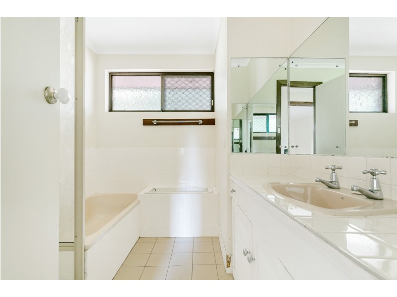 18 Elmgrove Street, Aberfoyle Park SA 5159