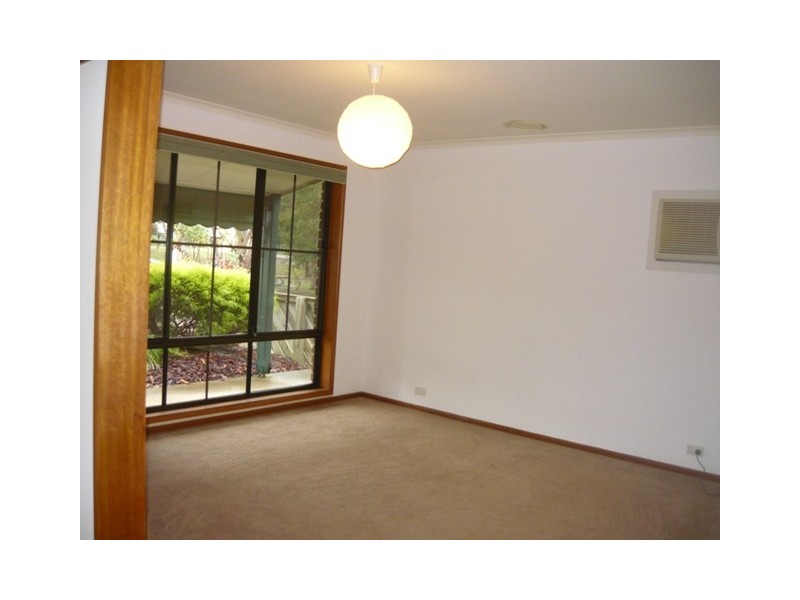 5 Newport Crescent, Aberfoyle Park SA 5159