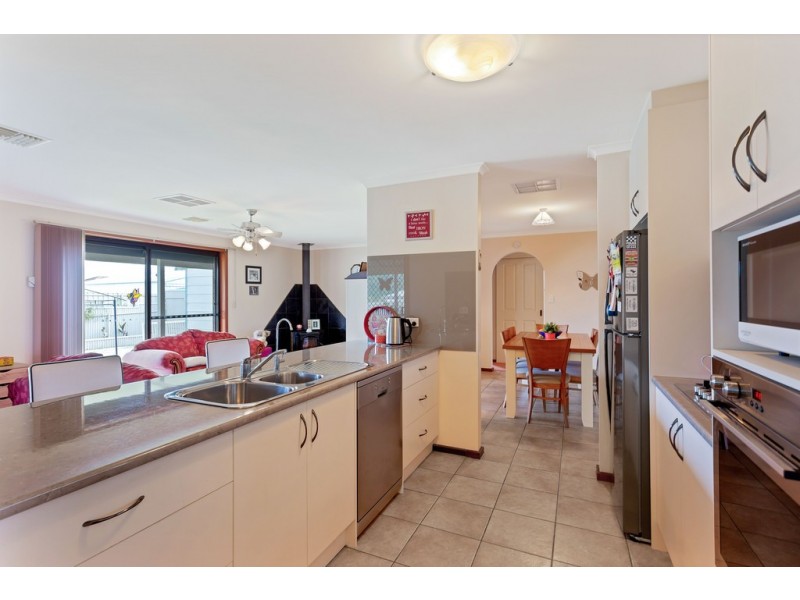 8 Hibiscus Court, Morphett Vale SA 5162