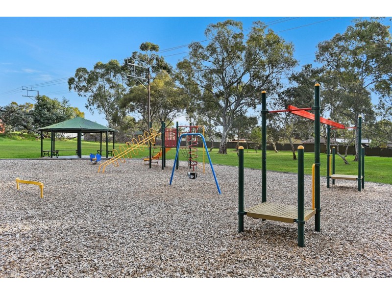 1/2 Manning Rd, Aberfoyle Park SA 5159