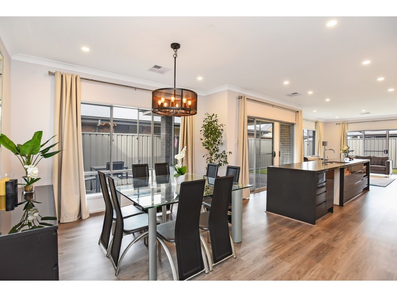 24 Sunrise Drive, Woodcroft SA 5162