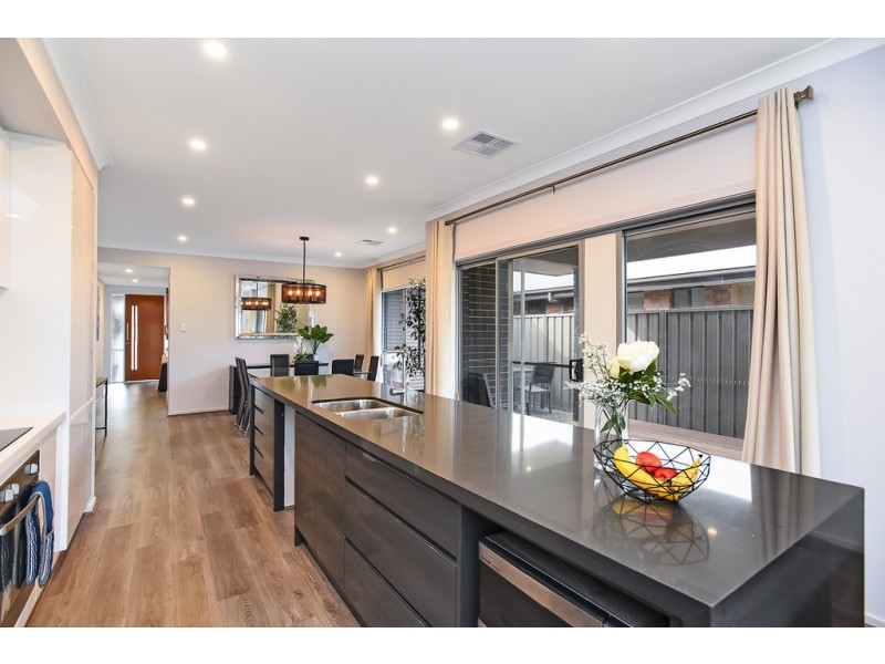 24 Sunrise Drive, Woodcroft SA 5162