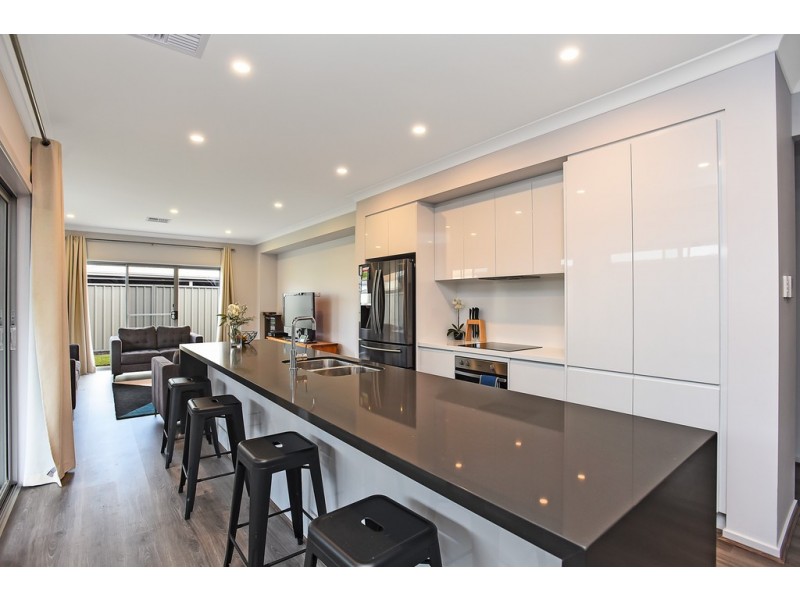 24 Sunrise Drive, Woodcroft SA 5162